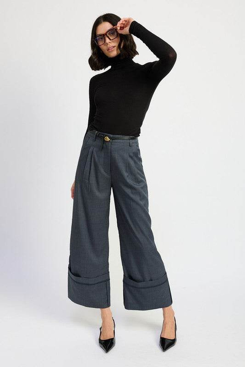 Line Pleated Pants