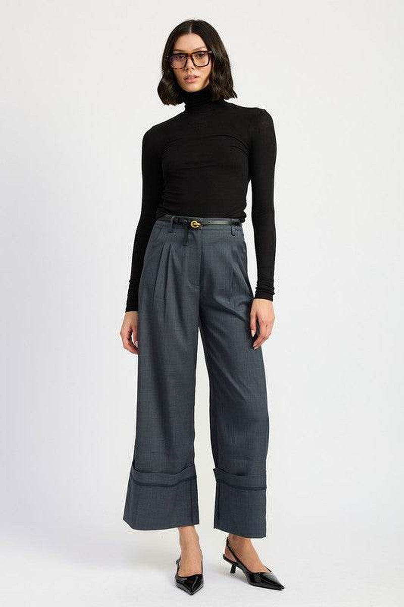 Line Pleated Pants