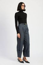 Line Pleated Pants